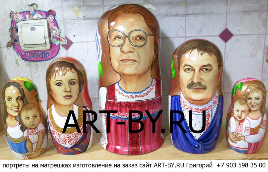 как сделать подарок для бабушки своими руками, портреты по фотографии заказчика на деревянных русских матрешках в работах московского портретиста изготовление на заказ в подарок на юбилей папе и дедушке, качественно, всегда в срок, большой опыт работы как сделать подарок для бабушки своими руками
